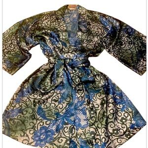 CALIFORNIA DYNASTY Vintage satin robe